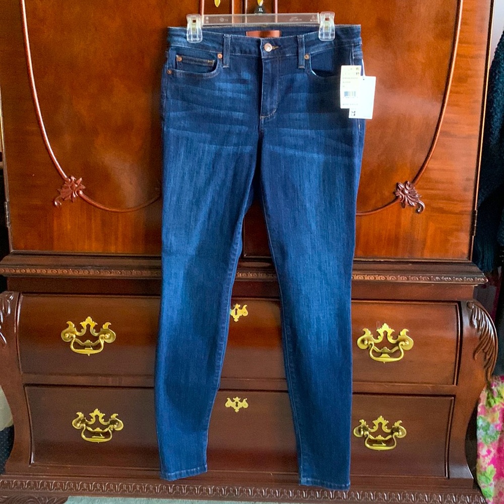 Joe’s, dark blue denim mid-rise skinny jeans. Size 30 waist.